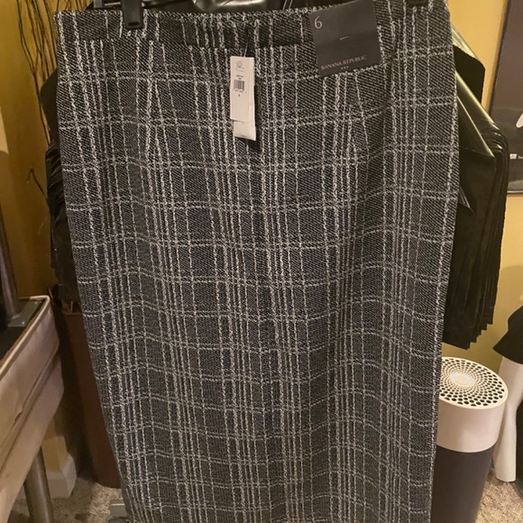 Long, plaidBR skirt. - Picture 3 of 6